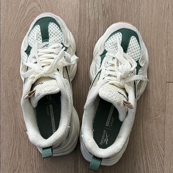 Reebok White and Green Sneakers - Picture 2 of 5